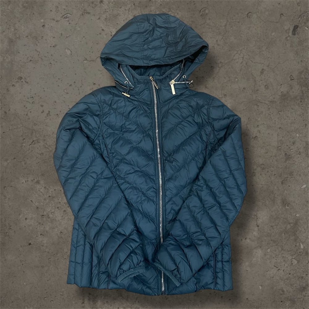 Woman’s Michael Kors Navy Blue Chevron Hooded Down Packable Coat